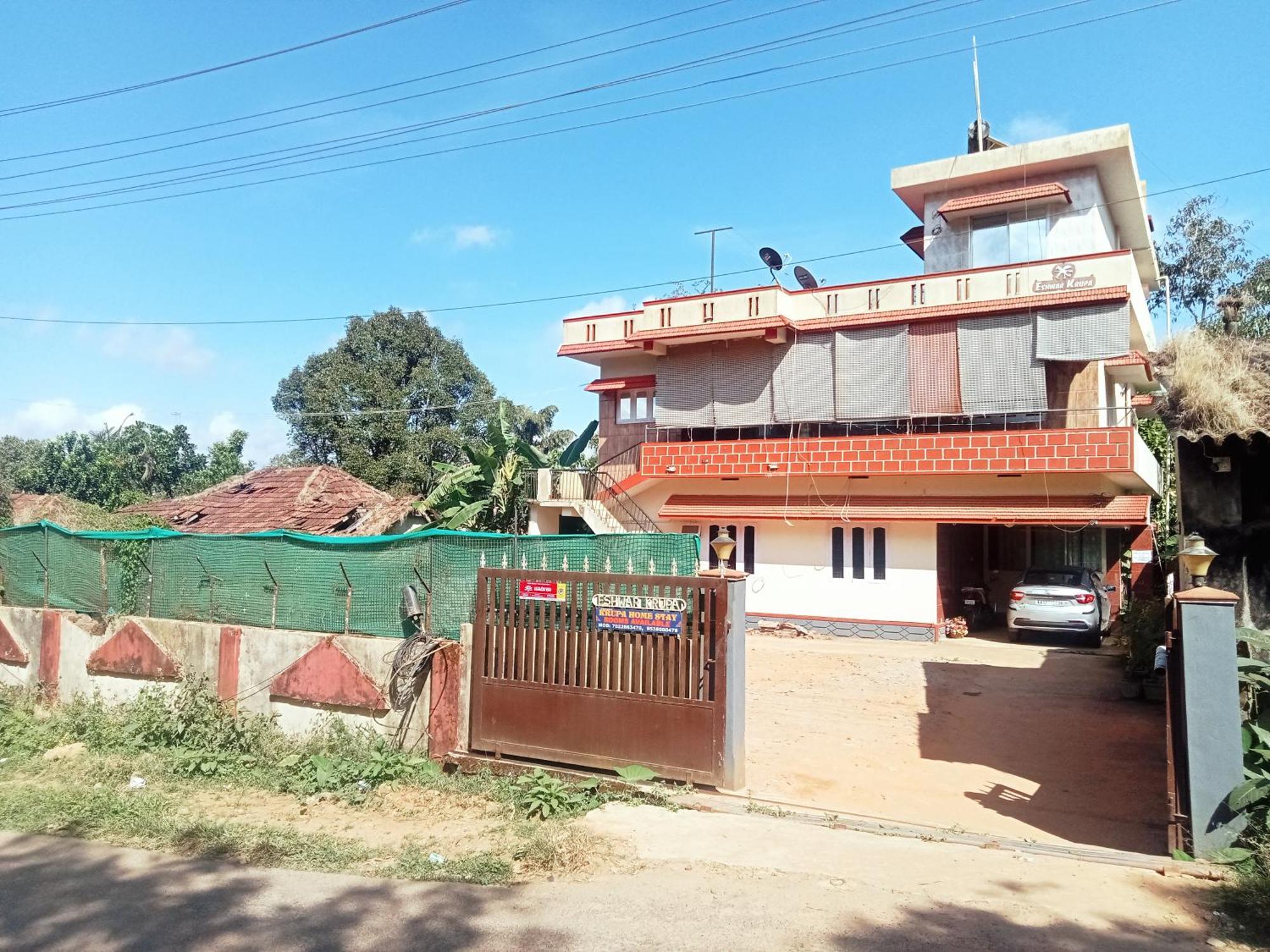 Eshwarkrupa Homestay Madikeri Buitenkant foto