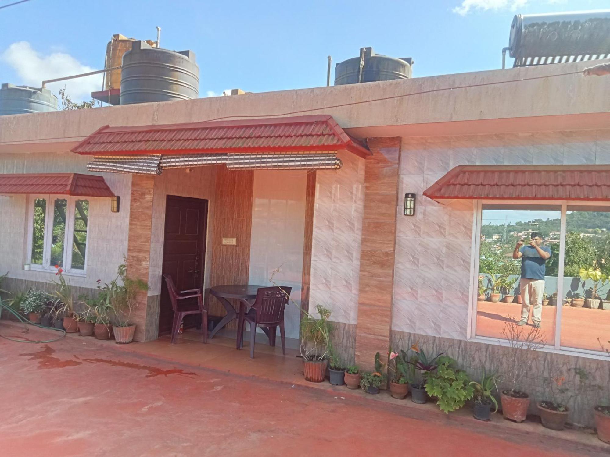 Eshwarkrupa Homestay Madikeri Buitenkant foto