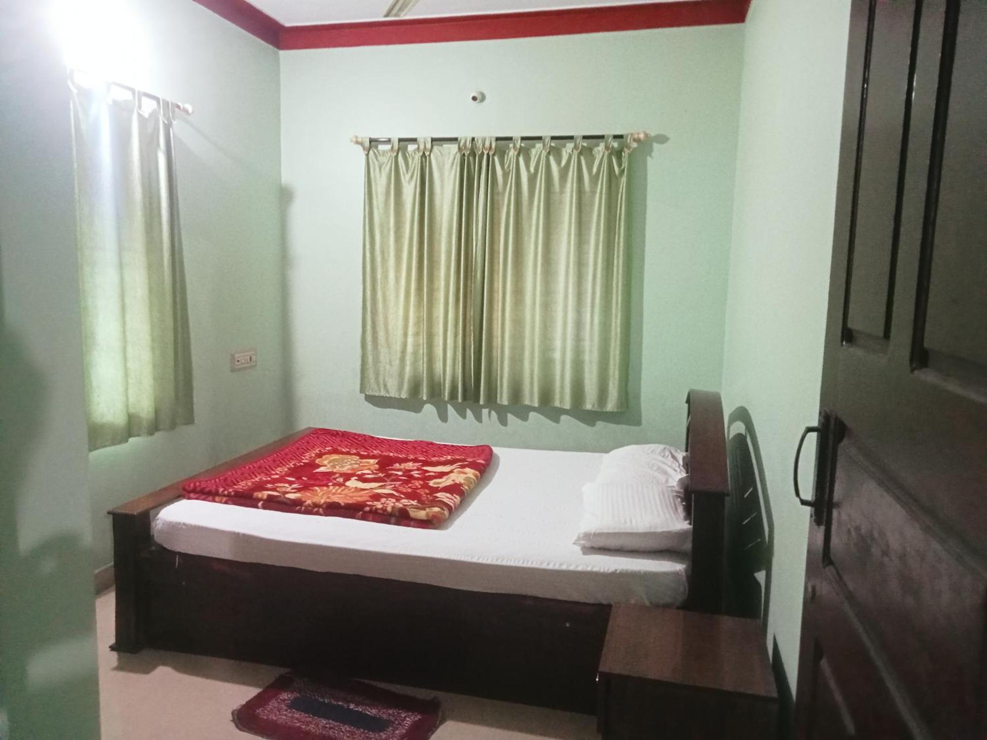 Eshwarkrupa Homestay Madikeri Buitenkant foto