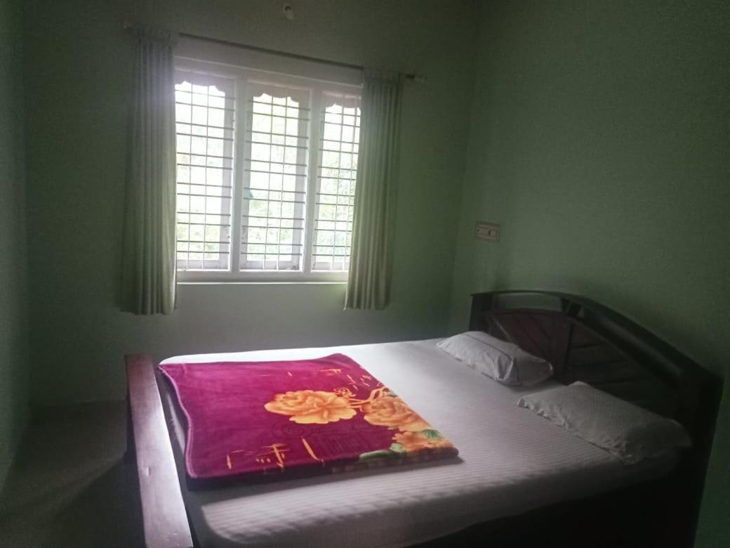Eshwarkrupa Homestay Madikeri Buitenkant foto