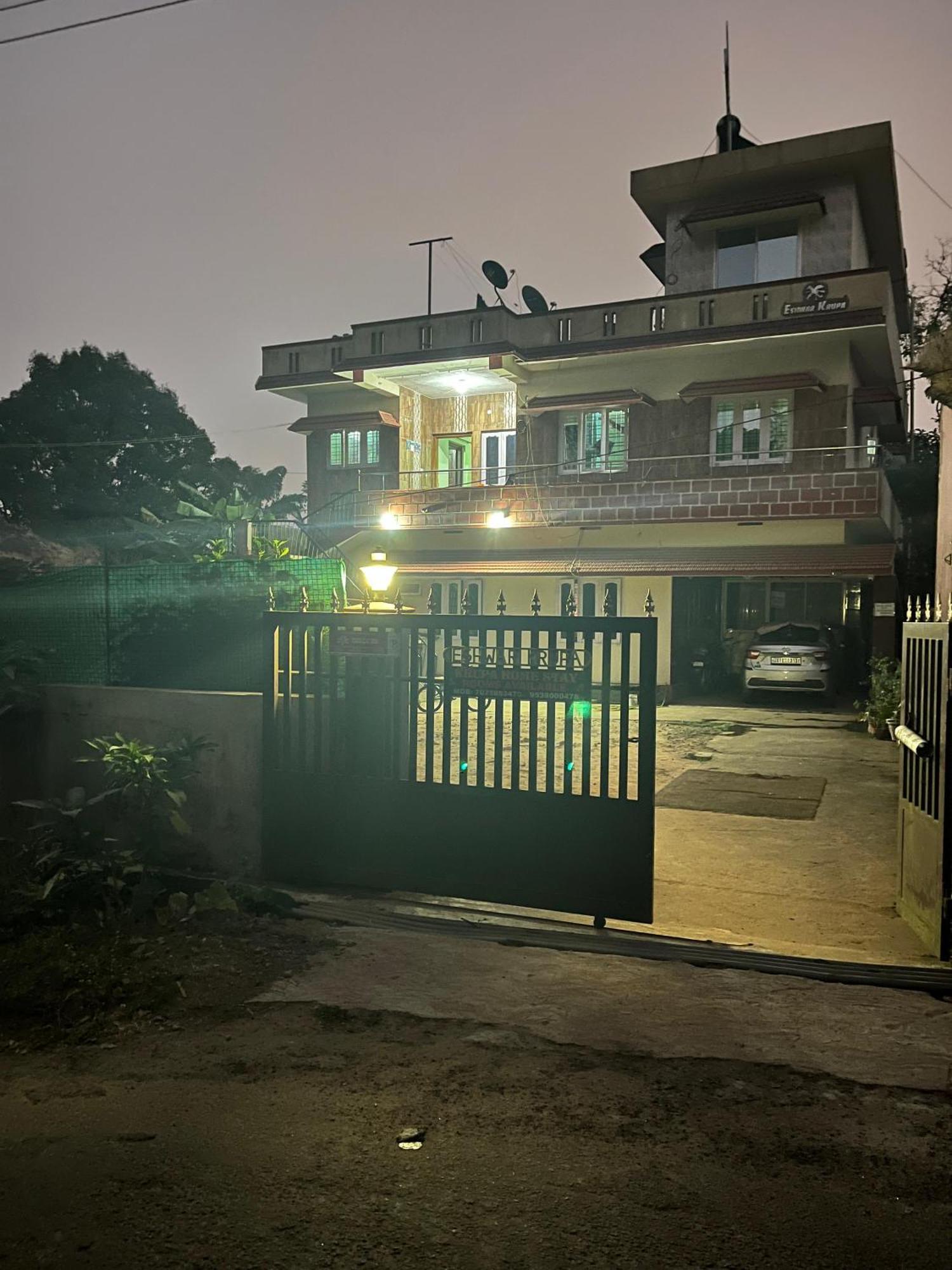 Eshwarkrupa Homestay Madikeri Buitenkant foto
